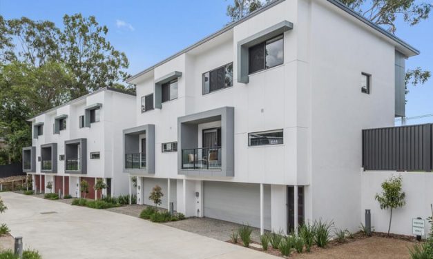 Follow the ripple for huge profits in a suburb that has a discrepancy of $581,000 over 1.5km in median house price. Stunningly built townhouse. Yields up to %5.5!
